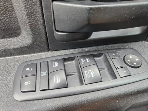 Used 2017 RAM 1500 Express AWD/4WD image 38