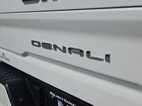 Used 2022 GMC Sierra 2500 Denali w/ Denali Ultimate Package AWD/4WD image 16