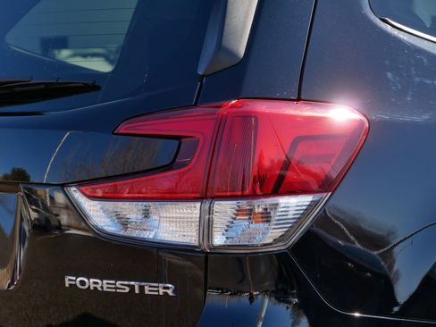 Used 2019 Subaru Forester Premium image 17