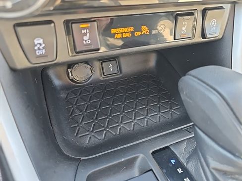 Used 2021 Toyota RAV4 XLE w/ Convenience Package image 36