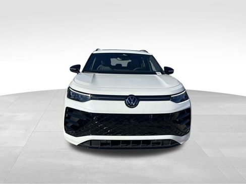 New 2026 Volkswagen Tiguan SE R-Line image 8