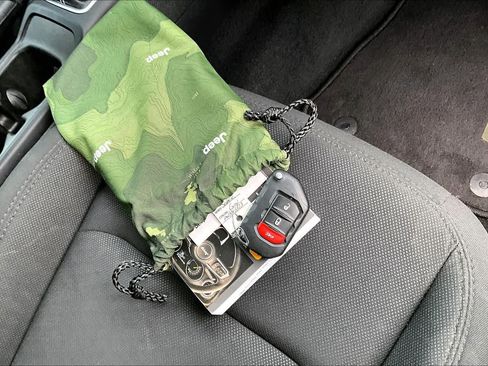 Used 2023 Jeep Wrangler Sahara image 20