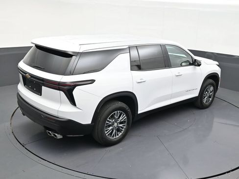 Used 2025 Chevrolet Traverse LT FWD image 13