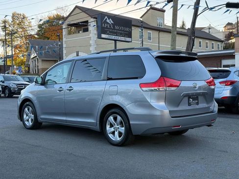 Used 2013 Toyota Sienna LE image 5