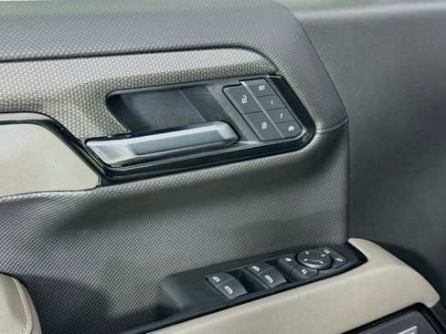 Used 2025 Chevrolet Silverado 1500 ZR2 w/ Technology Package image 21