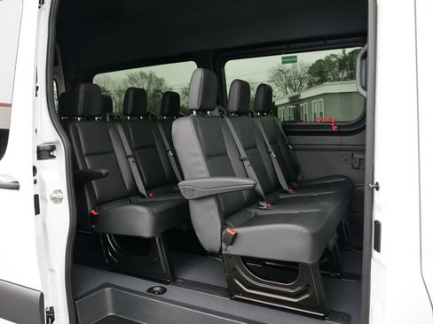 Used 2024 Mercedes-Benz Sprinter 2500 image 35