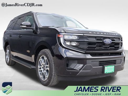 Used 2025 Ford Expedition Active AWD/4WD image 6