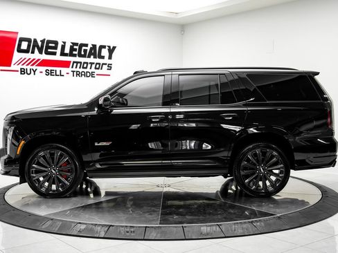 Used 2025 Cadillac Escalade V AWD/4WD image 13