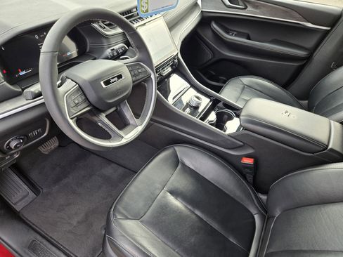 Used 2023 Jeep Grand Cherokee Limited image 17