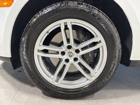 Used 2025 Porsche Macan image 41
