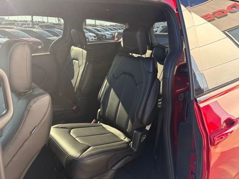 New 2026 Chrysler Pacifica Select w/ S Appearance Package image 21