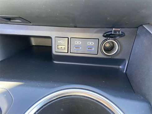 Used 2022 Toyota Highlander XLE image 23