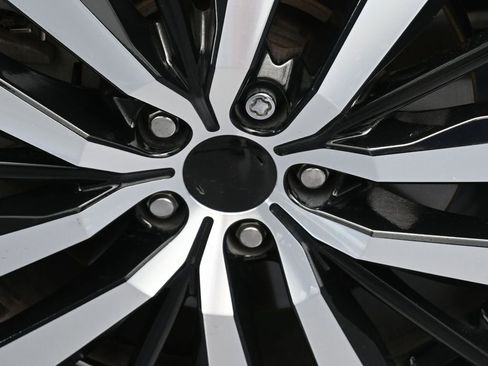 Used 2023 Nissan Pathfinder Platinum image 41