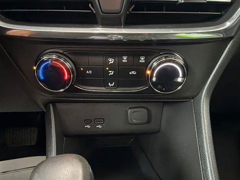 Used 2025 Buick Encore GX Preferred AWD/4WD image 19