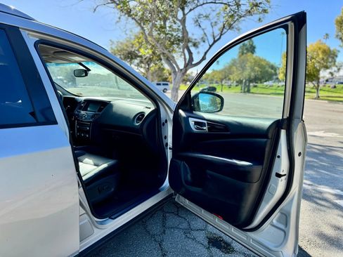 Used 2013 Nissan Pathfinder SL w/ Trailer Tow Pkg image 21