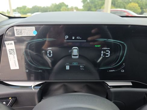New 2025 Kia Niro EX image 30