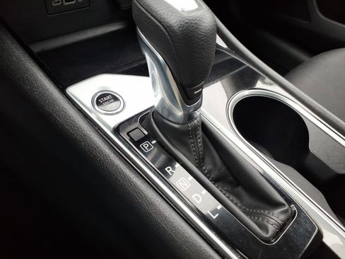 Used 2024 Nissan Altima 2.5 SV image 10