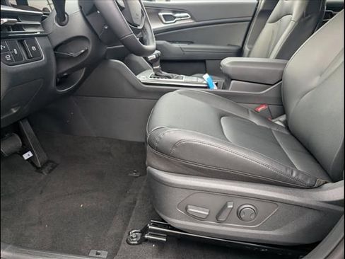 New 2026 Kia Sportage EX FWD image 7