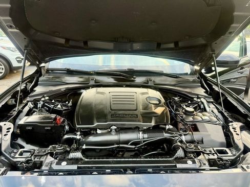 Used 2019 Jaguar F-PACE Premium image 27