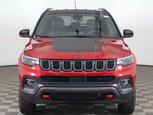 Used 2025 Jeep Compass Trailhawk AWD/4WD image 9