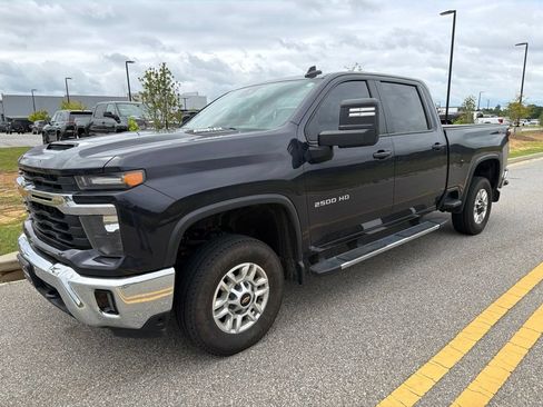 Used 2024 Chevrolet Silverado 2500 LT w/ Convenience Package AWD/4WD image 5