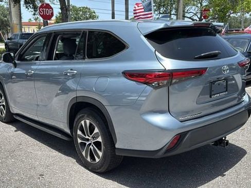 Used 2022 Toyota Highlander XLE FWD image 5
