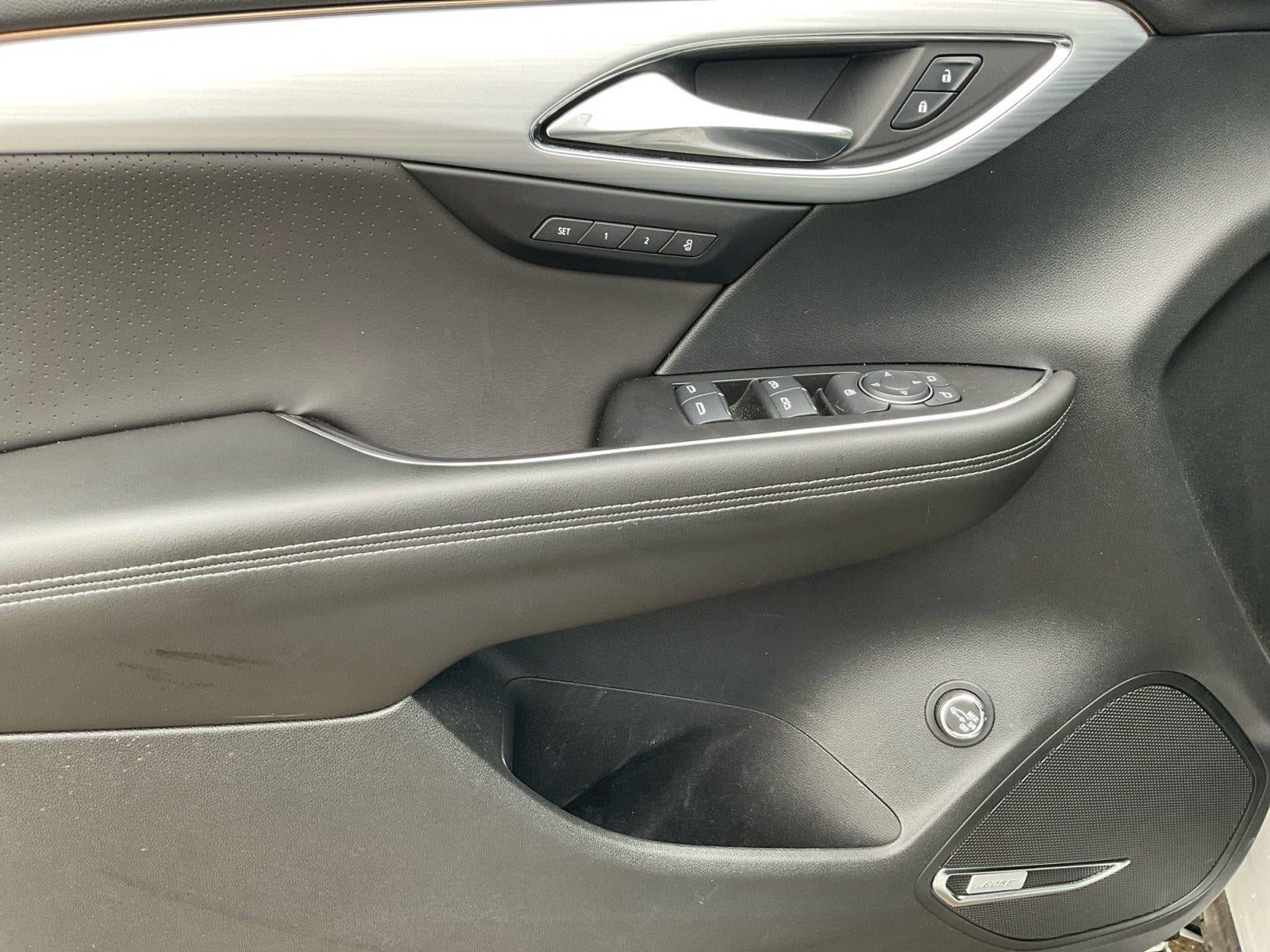 Used 2025 Buick Envision Avenir AWD/4WD image 19