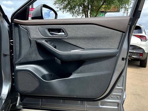 Used 2023 Nissan Rogue SV image 21