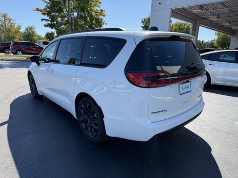 New 2026 Chrysler Pacifica Limited w/ S Appearance Package image 6