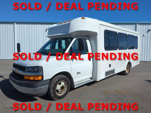 Used 2014 Chevrolet Express 4500 w/ Shuttle Bus Package image 7