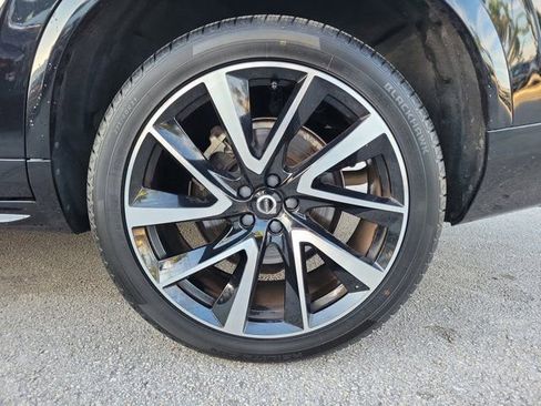 Used 2022 Volvo XC90 T6 Momentum w/ Protection Package Premier image 7