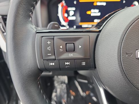 Certified 2024 Nissan Rogue SL FWD image 17