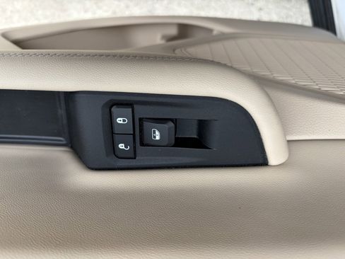 Used 2024 Jeep Grand Cherokee Limited image 28