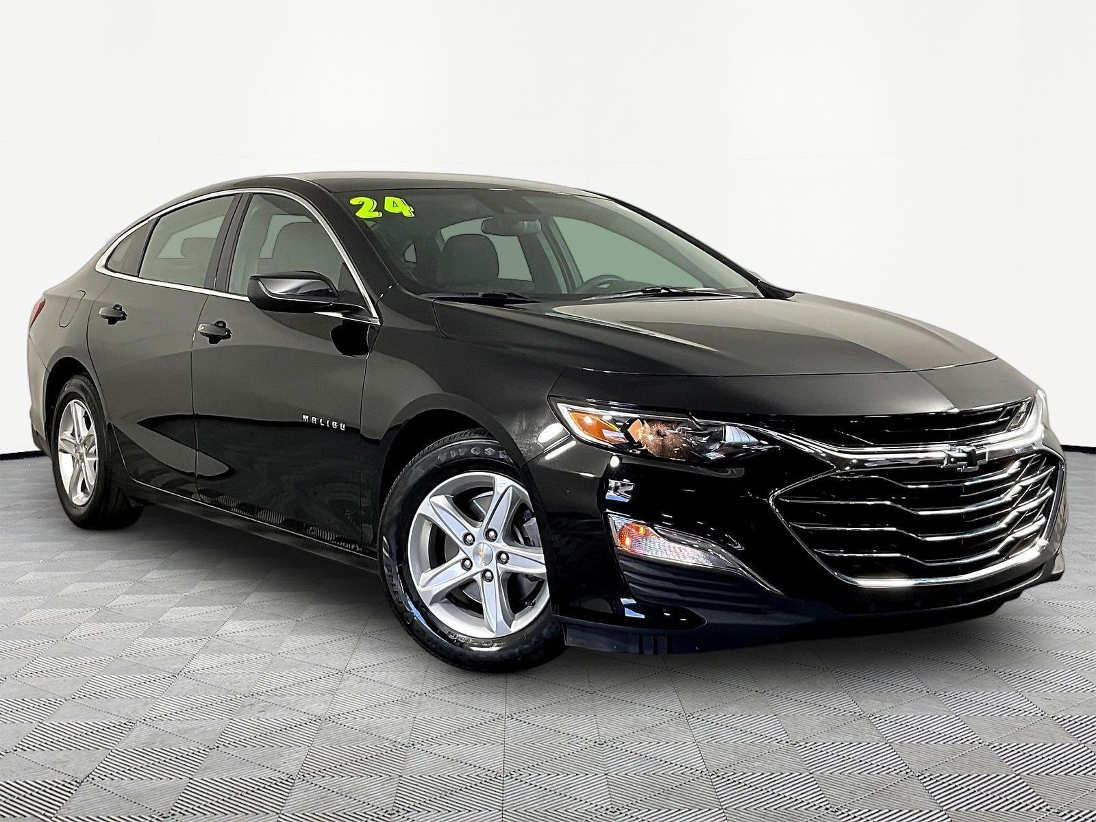 Used 2024 Chevrolet Malibu LS w/ LPO, Floor Liner Package FWD image 3