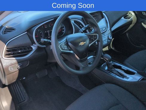 Used 2024 Chevrolet Malibu LT FWD image 2