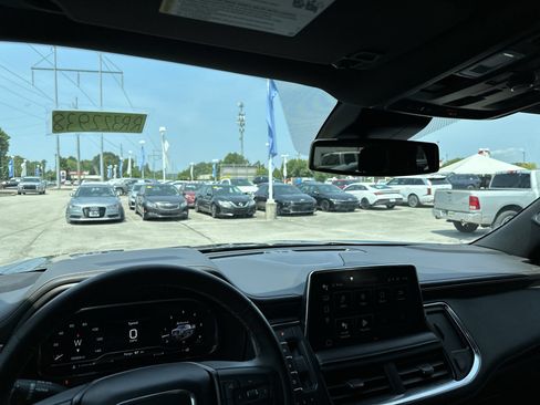 Used 2024 GMC Yukon AT4 w/ Technology Package AWD/4WD image 27