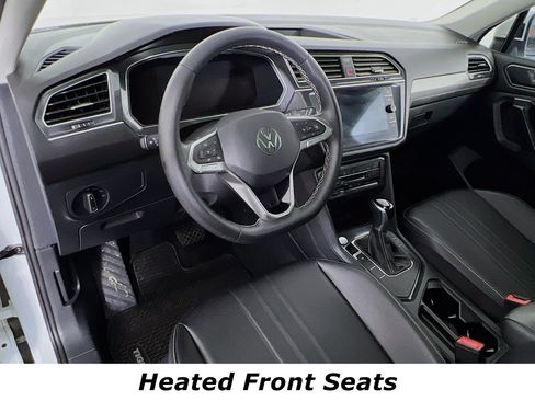 Used 2022 Volkswagen Tiguan SE w/ Panoramic Sunroof Package image 4