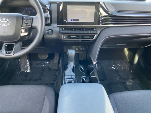 Used 2025 Toyota Camry LE w/ Convenience Package FWD image 11