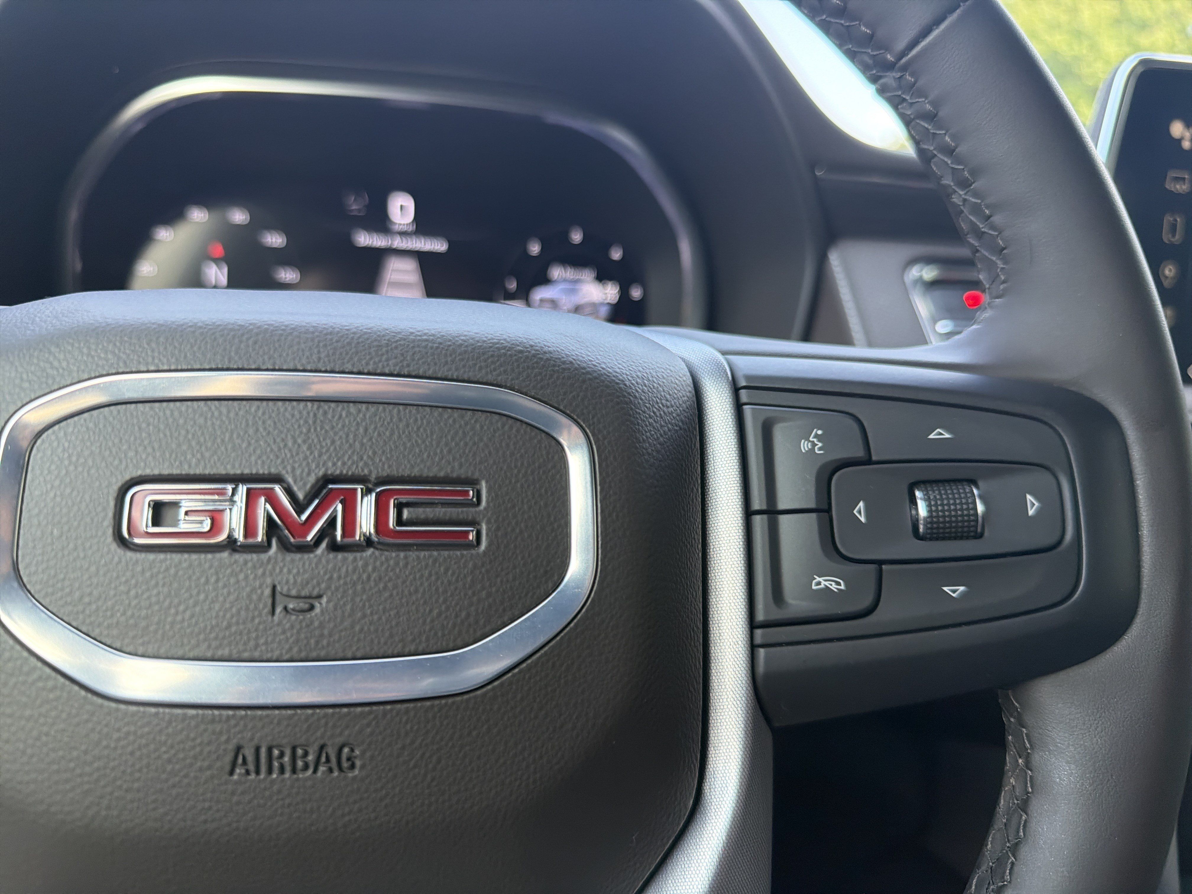 Used 2024 GMC Yukon SLT w/ SLT Luxury Package AWD/4WD image 10