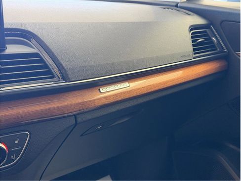 Used 2021 Audi Q5 e Prestige w/ Prestige Package image 21