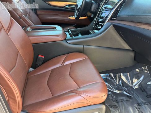 Used 2019 Cadillac Escalade Luxury image 13