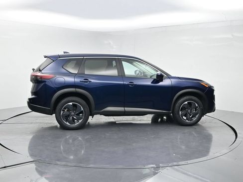 Used 2024 Nissan Rogue SV AWD/4WD image 4
