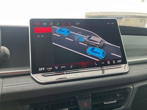 New 2026 Volkswagen Tiguan SE R-Line FWD image 17