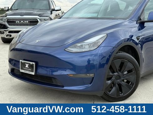 Used 2024 Tesla Model Y Long Range AWD/4WD image 2
