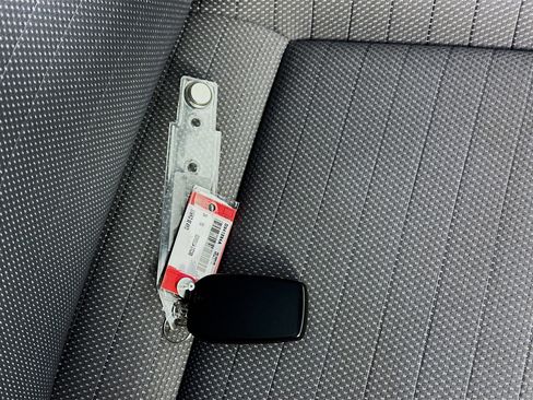 Used 2024 Toyota Corolla Cross SE image 33