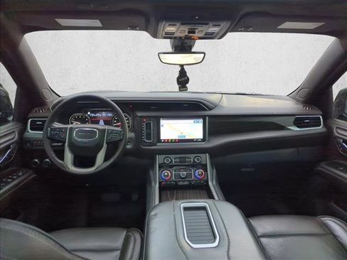 Used 2021 GMC Yukon Denali w/ Denali Premium Package image 18