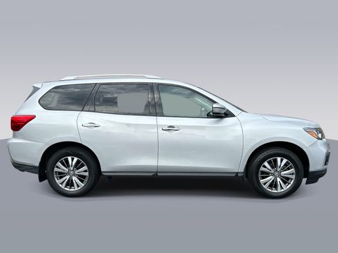 Used 2019 Nissan Pathfinder SV AWD/4WD image 2