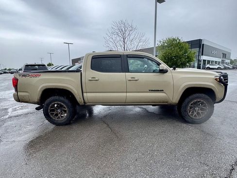 Used 2019 Toyota Tacoma TRD Sport w/ Technology Package AWD/4WD image 6