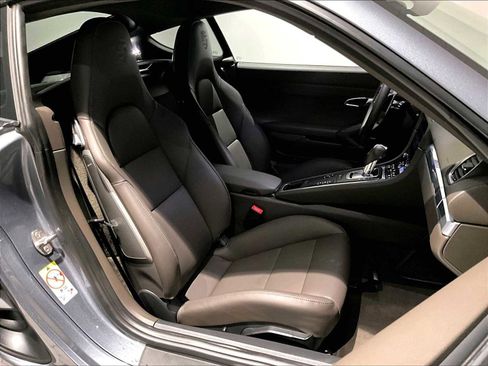 Used 2025 Porsche 718 Cayman w/ Premium Package image 22