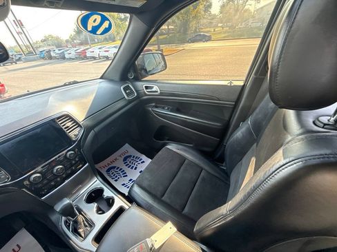 Used 2019 Jeep Grand Cherokee Altitude AWD/4WD image 16